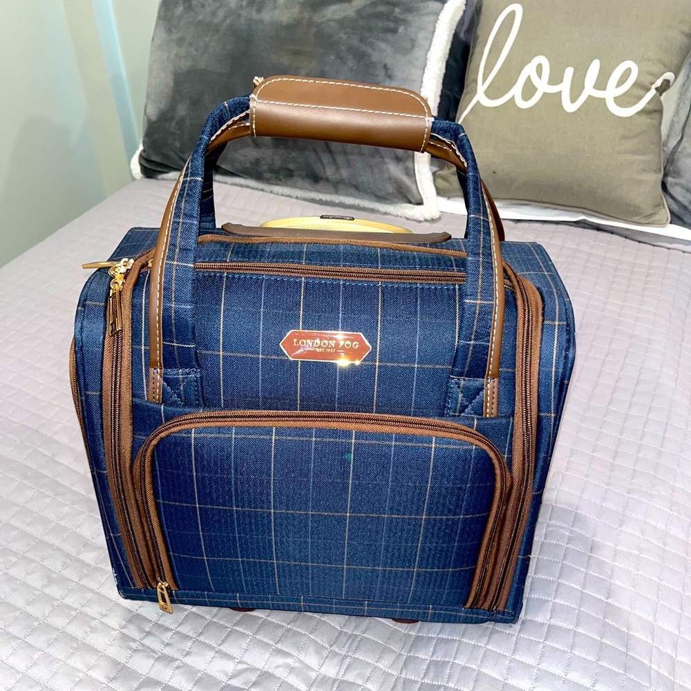 London Fog -15” underseat carry on bag. Rolling tote, business case or overnight
